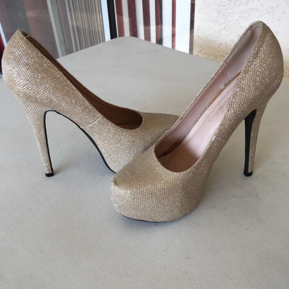 Heels - Picture 2 of 4